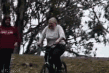 1282645267_grandma-riding-bike-faceplants-in-the_mud.gif 1282645267_grandma-riding-bike-faceplants-in-the_mud.gif