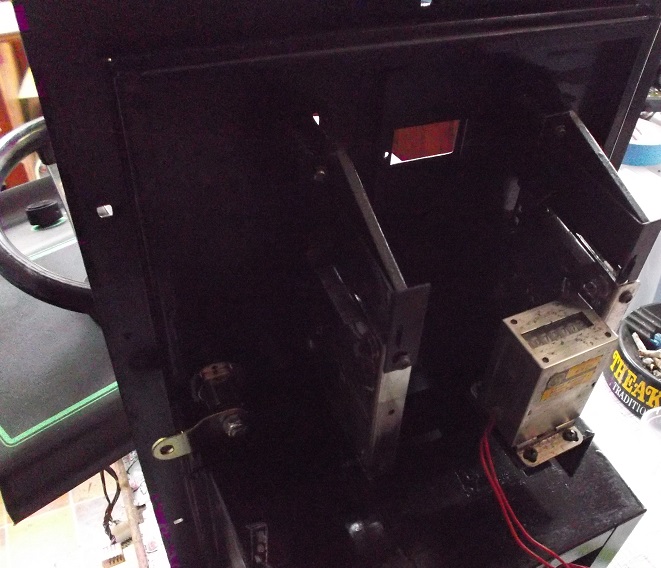 Rear_coin_door_coin_counter.JPG